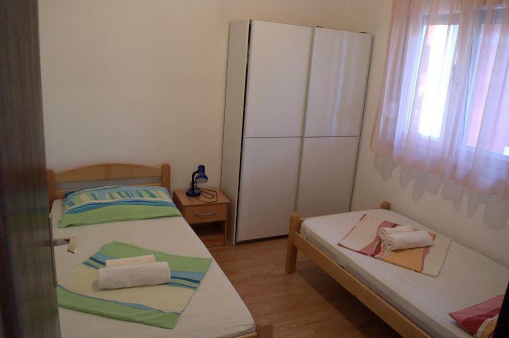 Apartments Mira Rogoznica  Bagian luar foto