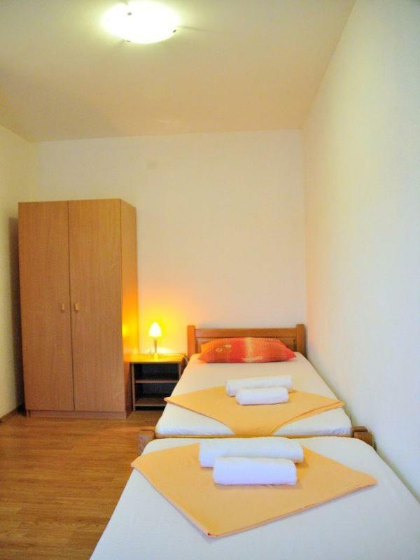 Apartments Mira Rogoznica  Bagian luar foto