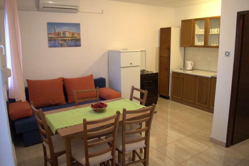 Apartments Mira Rogoznica  Bagian luar foto