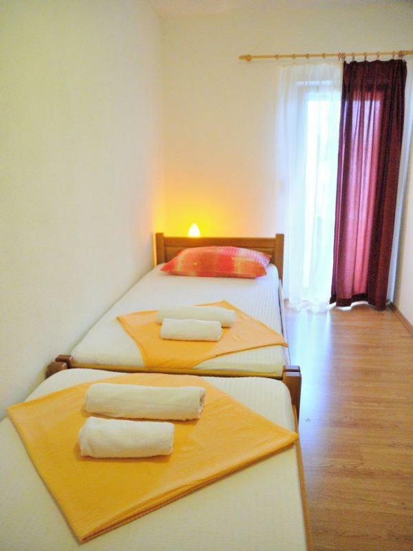 Apartments Mira Rogoznica  Bagian luar foto